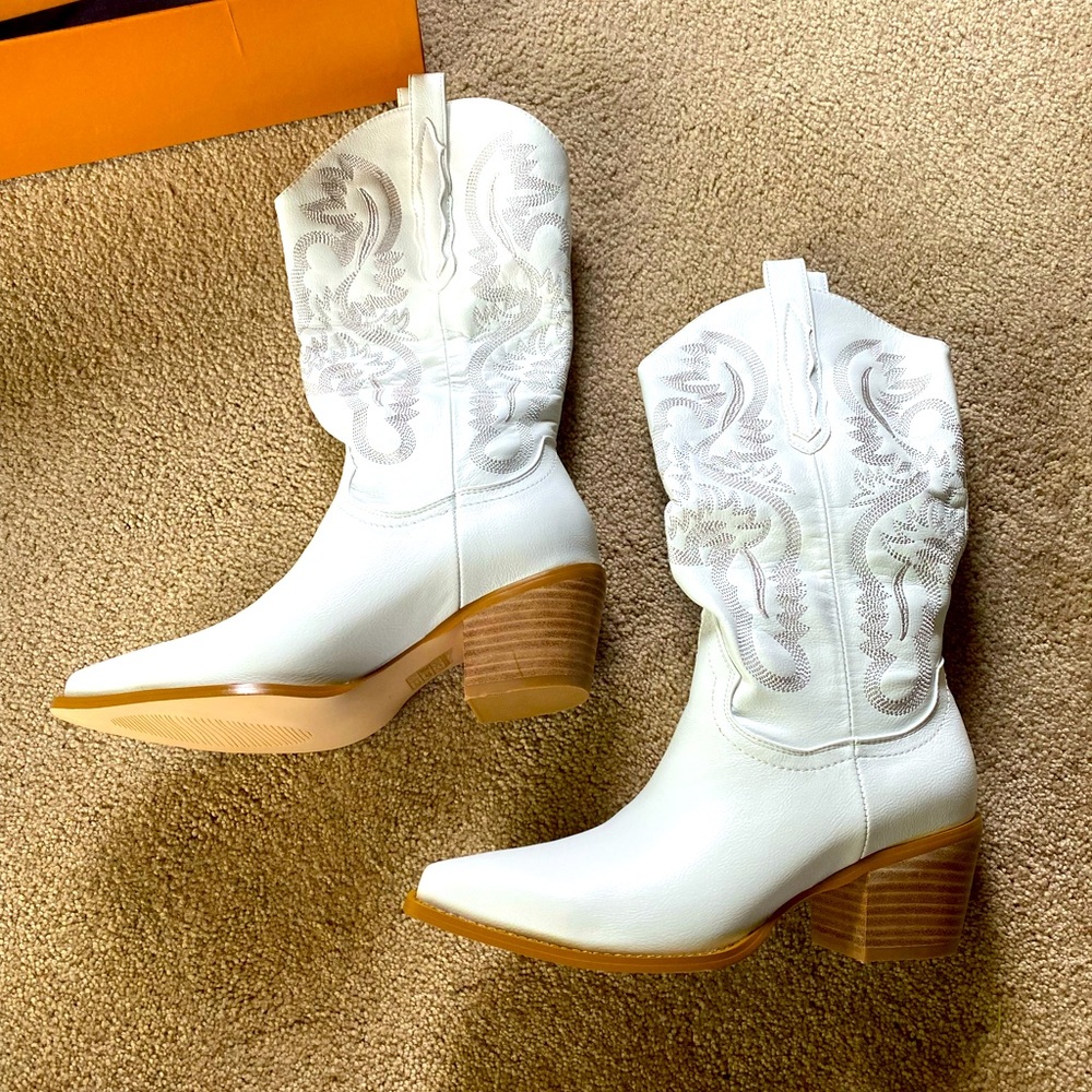 Brand New Bieosnli White Cowboy Cowgirl Boots Size 7